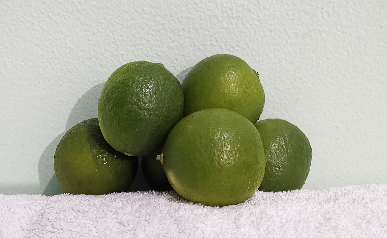 Limón Mesino / La Gran Bodega de Frutas y Verduras, Flores, Heredia-03082023