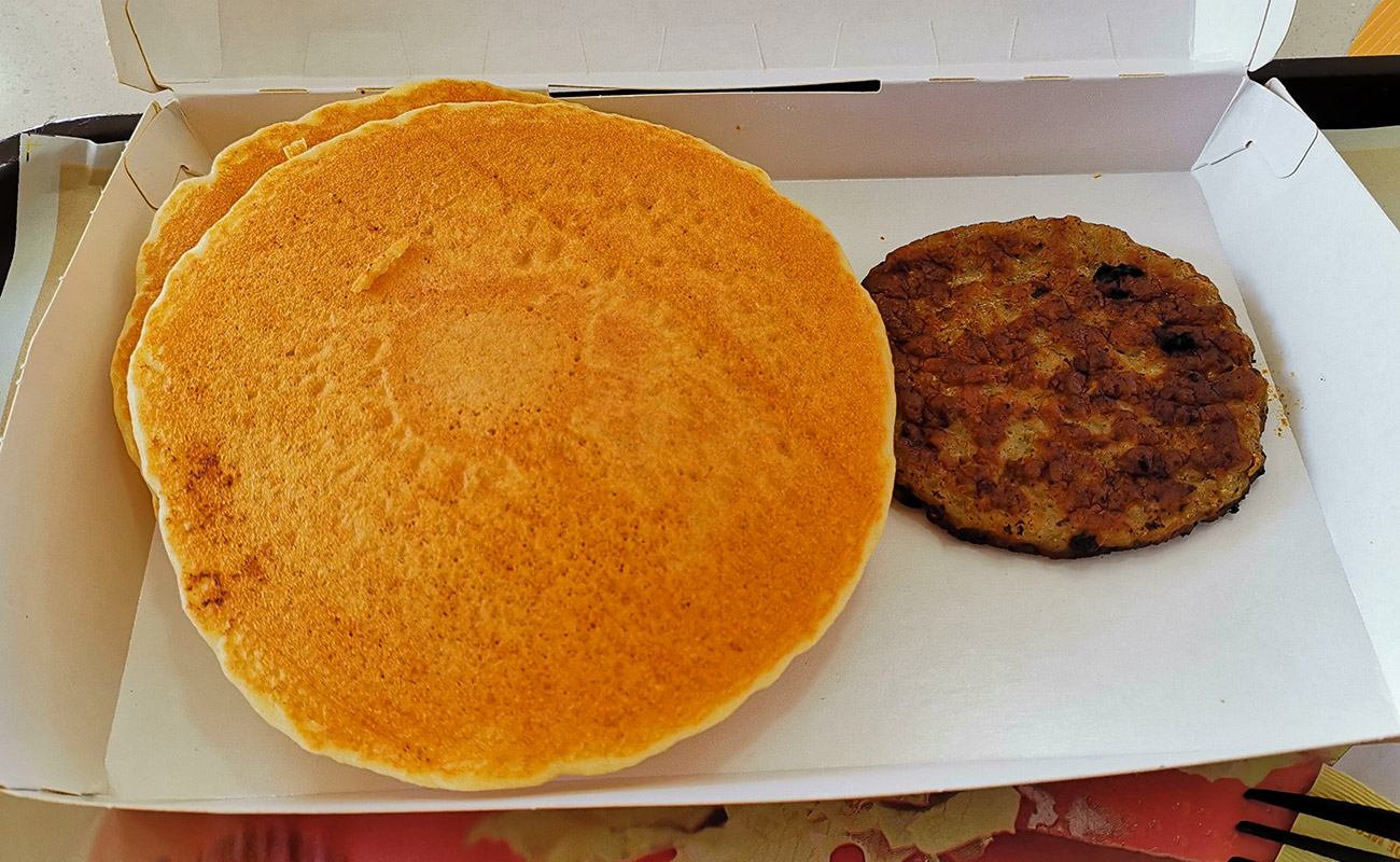 Combo Panqueques, Salchicha y Papa Rallada con Latte : Restaurante MacDonalds