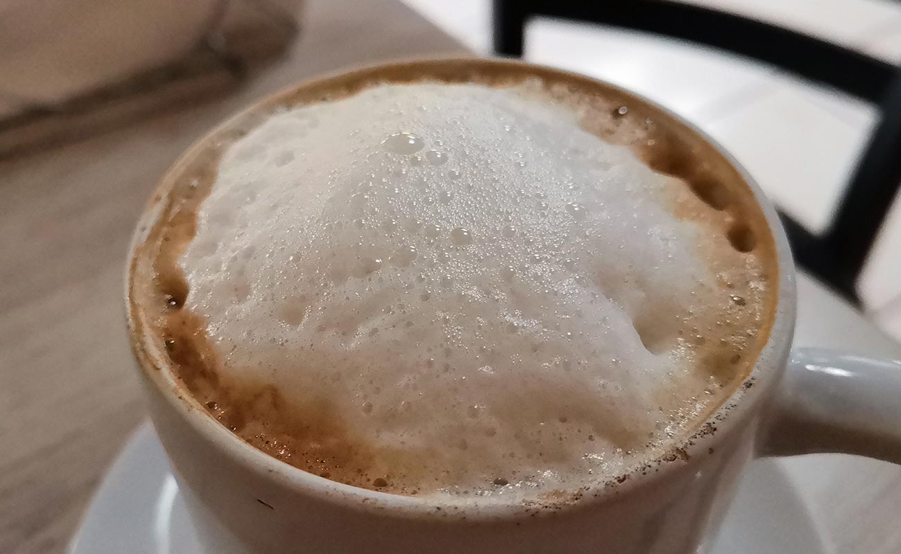 cafe-con-leche-18oz-soda-panaderia-heladeria-mil-sabores-distrito-san-isidro-canton-san-isidro-heredia-17062024