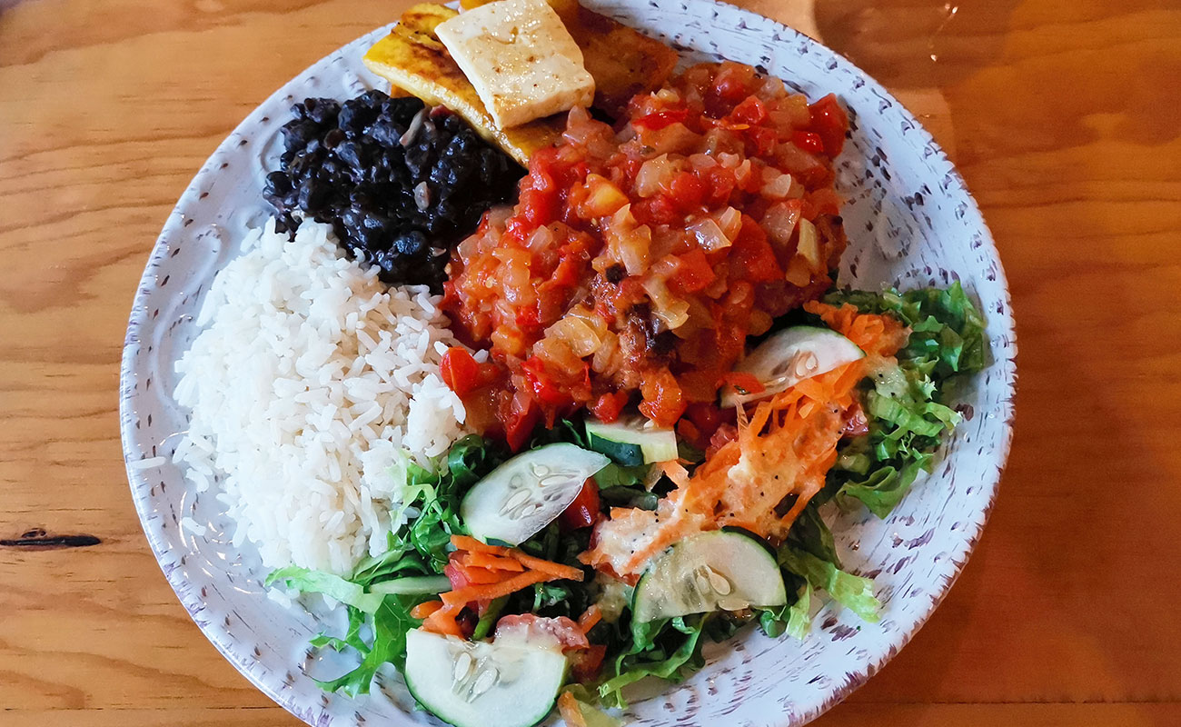 Casado con Albondigas / Esencia Mercadito, San Francisco, Heredia 13092023