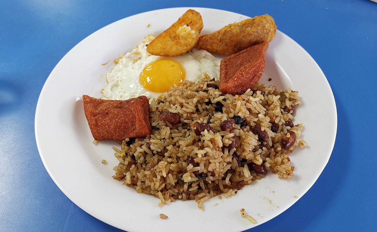 casado-con-huevo-y-salchichon-soda-migracion-zona-industrial-distrito-uruca-canton-san-jose-san-jose-13122023