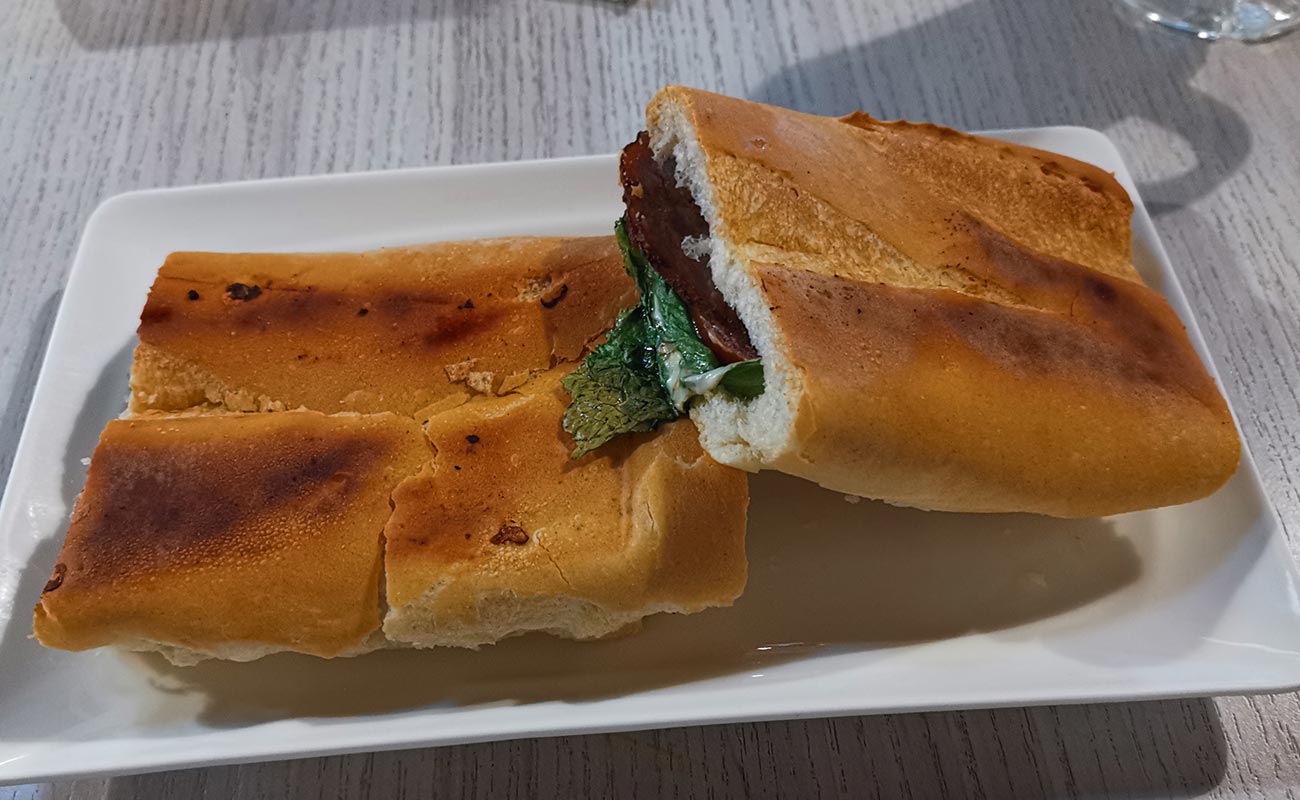 emparedado-mano-de-piedra-180oz-panaderia-cafeteria-mil-sabores-distrito-canton-san-isidro-heredia-21052024