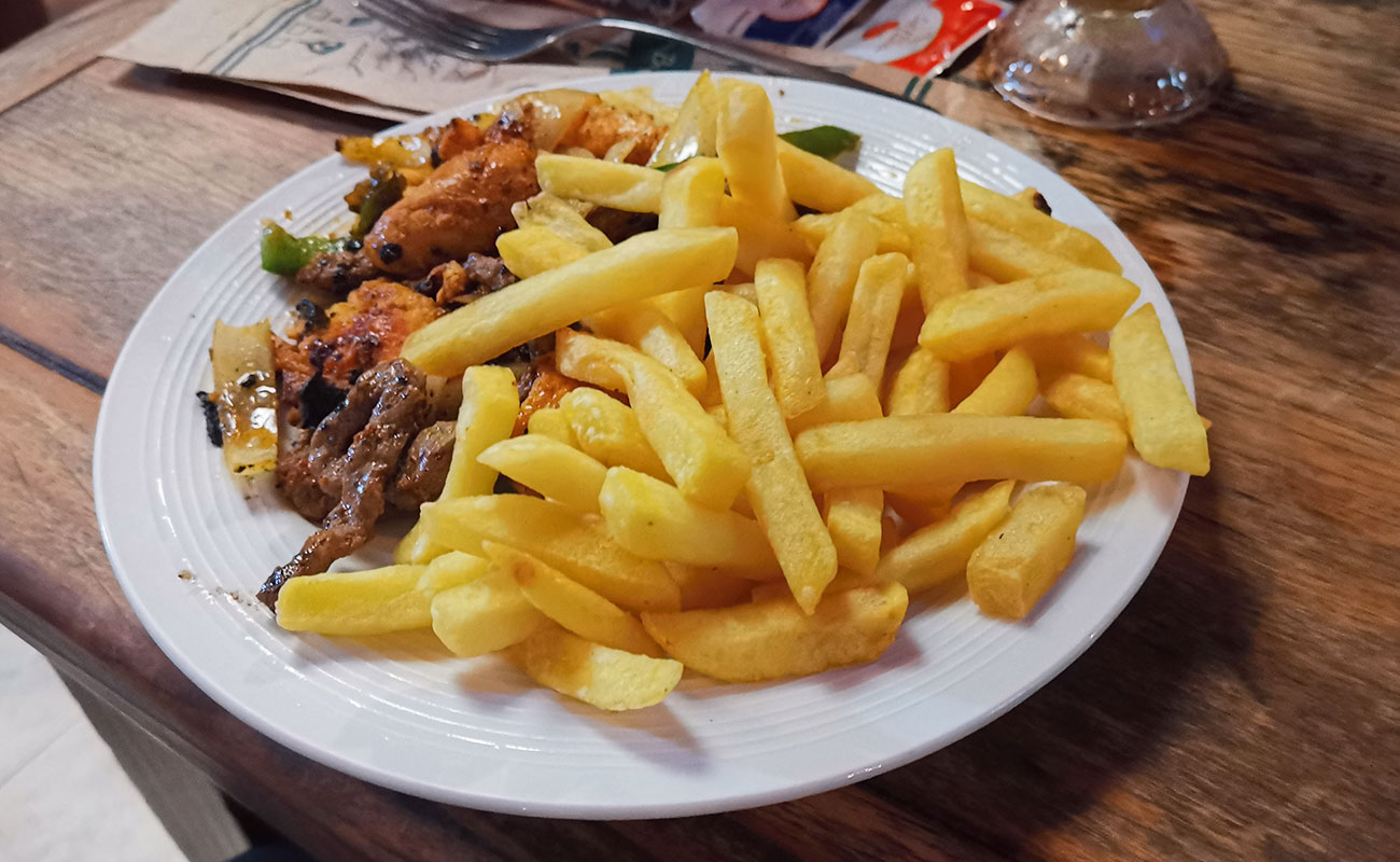 Fajitas Res y Pollo / Restaurante la Casona de Laly, Guayabos, Curridabat, San José-03092023