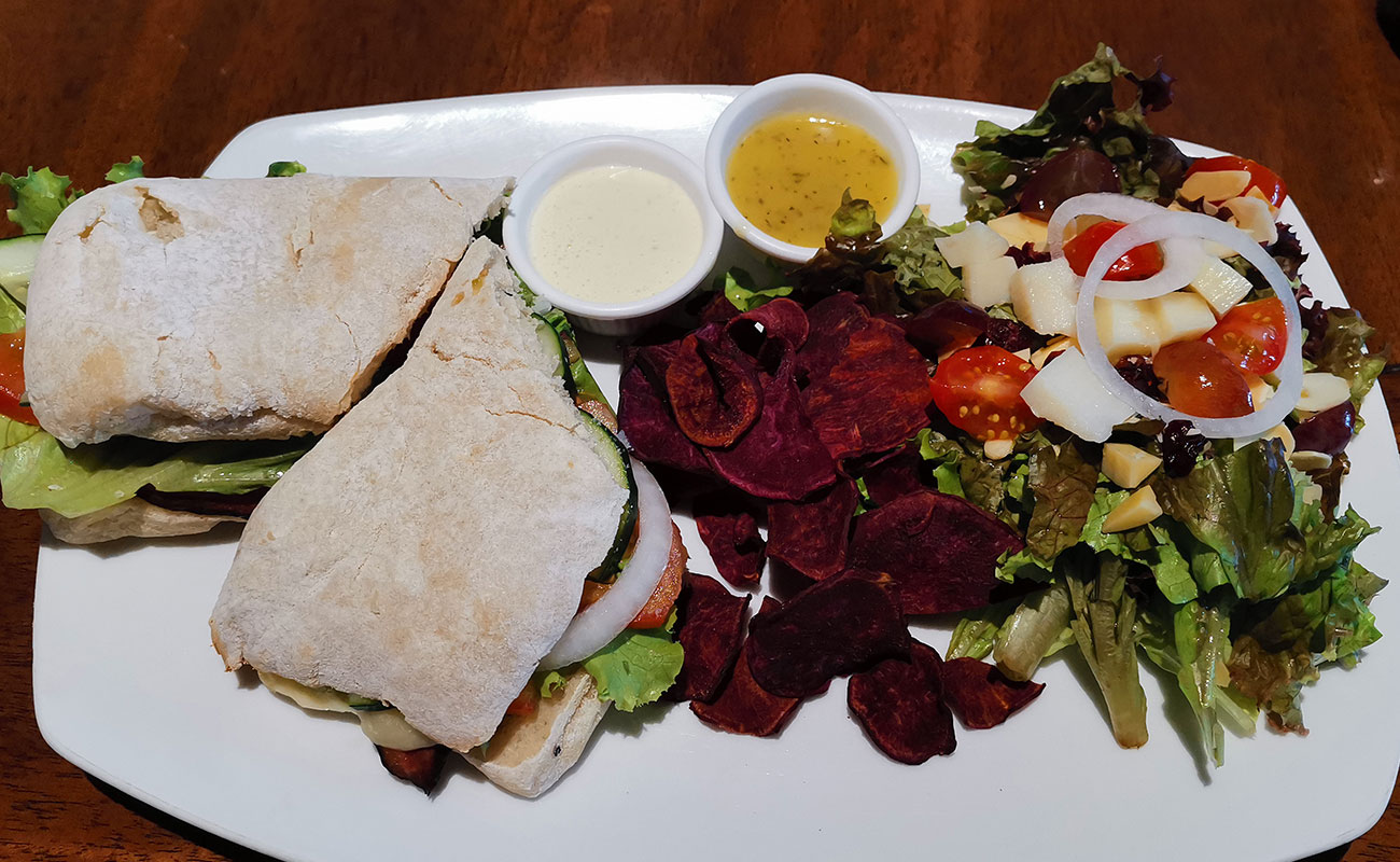 Mezzo-Mezzo Roast Beef / Cafetería Giacomin, San Francisco, Heredia 06092023