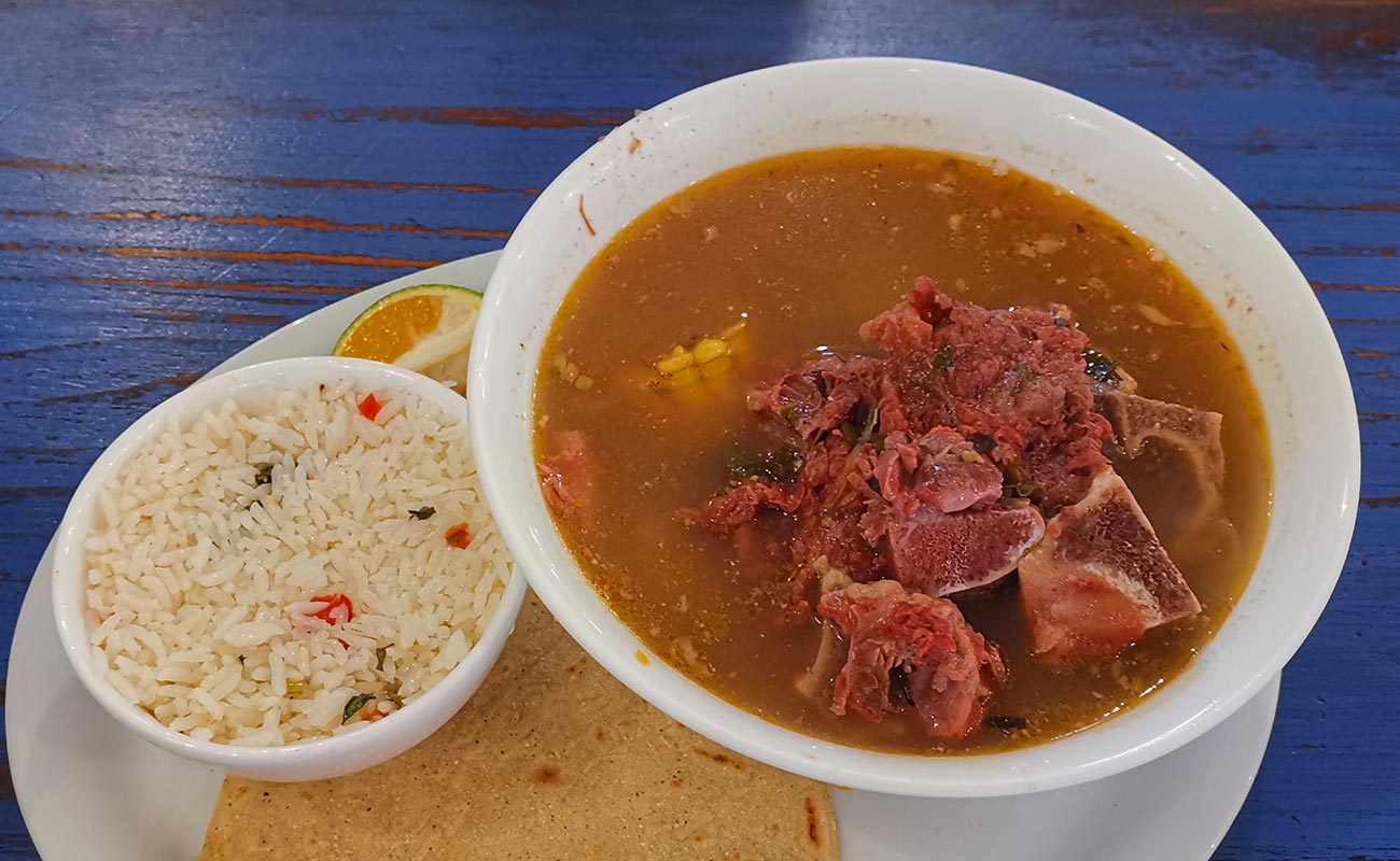 olla-de-carne-restaurante-la-cuchara-de-dona-emilce-distrito-san-joaquin-canton-de-flores-heredia-02072024