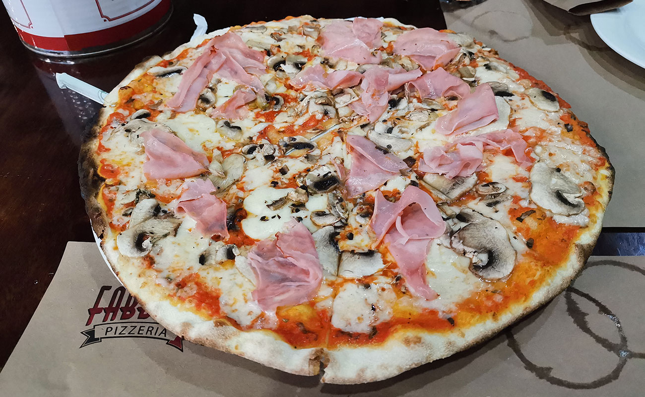 Pizza Regina / Restaurante La Fabbrica Pizzería, Paseo de las Flores, Heredia-19102023