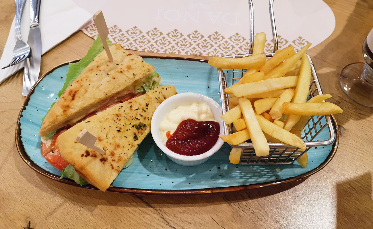 Plato Especial / Gelatería Café, Oxigeno Human Playground, San Francisco, Heredia-17082023