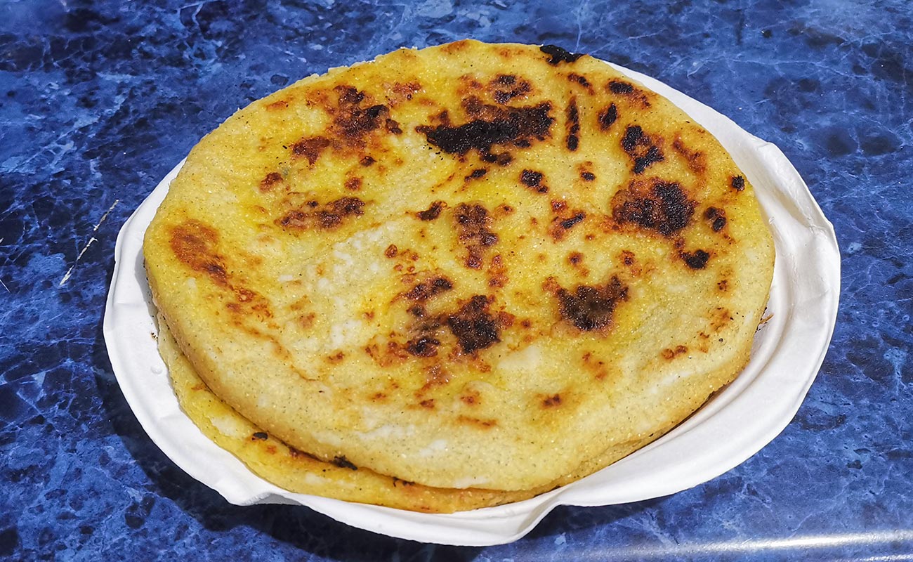 pupusa-con-chicharron-express-pupusas-los-salvadorenos-barrio-la-palma-distrito-san-francisco-canton-heredia-heredia-10062024