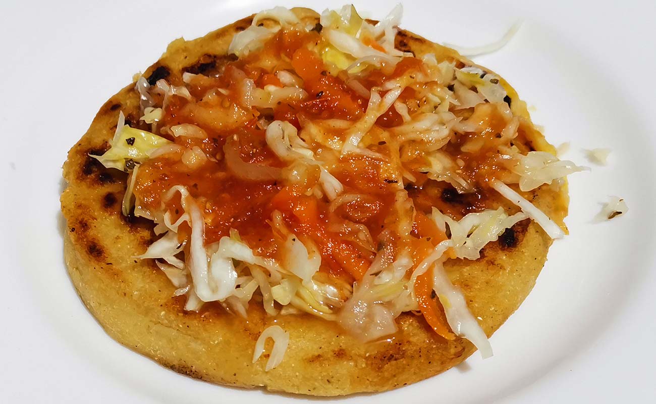 pupusa-con-chicharron-express-pupusas-los-salvadorenos-barrio-la-palma-distrito-san-francisco-canton-heredia-heredia-23042024