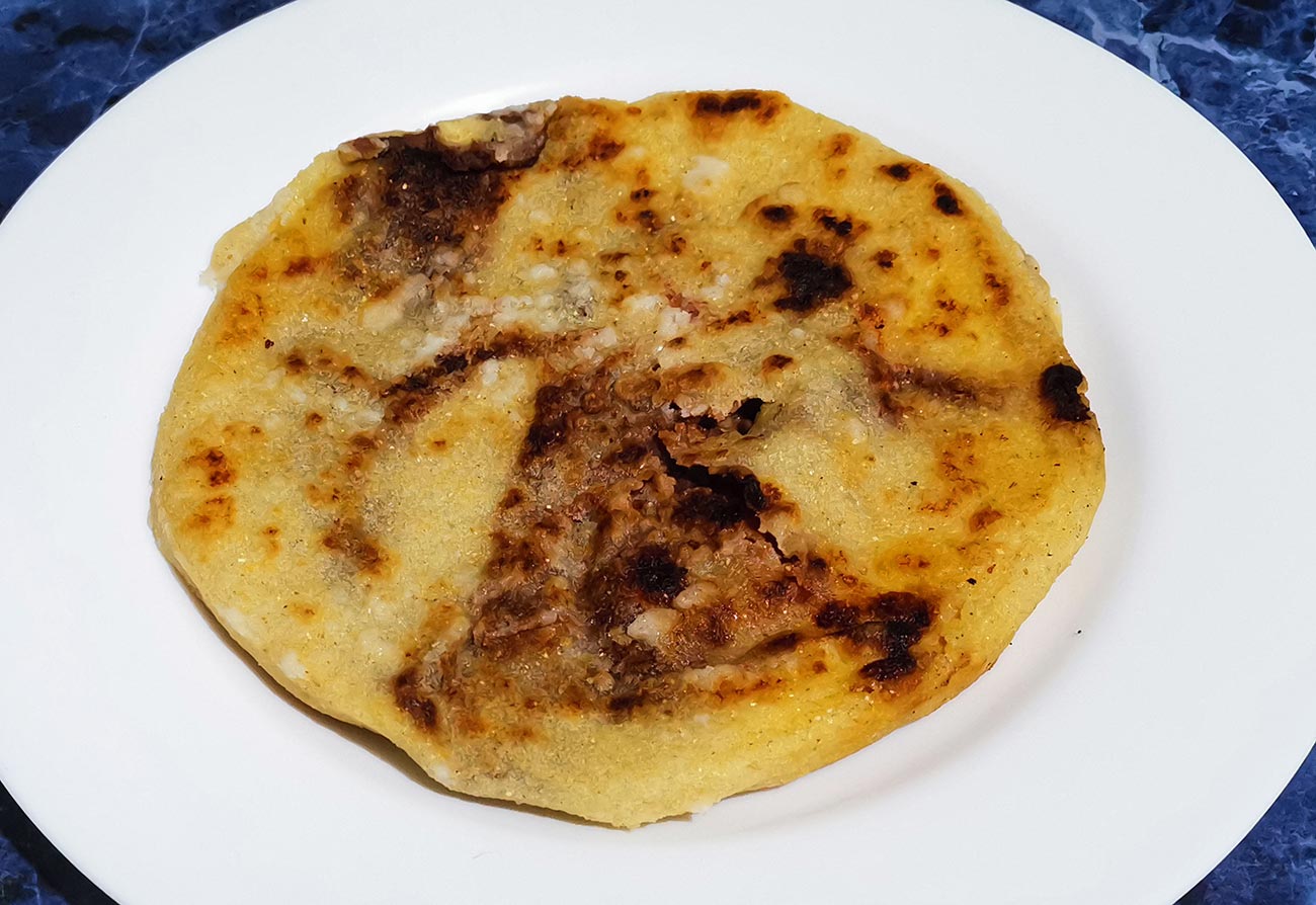 pupusa-con-chicharron-express-pupusas-los-salvadorenos-barrio-la-palma-distrito-san-francisco-canton-heredia-heredia-30062024