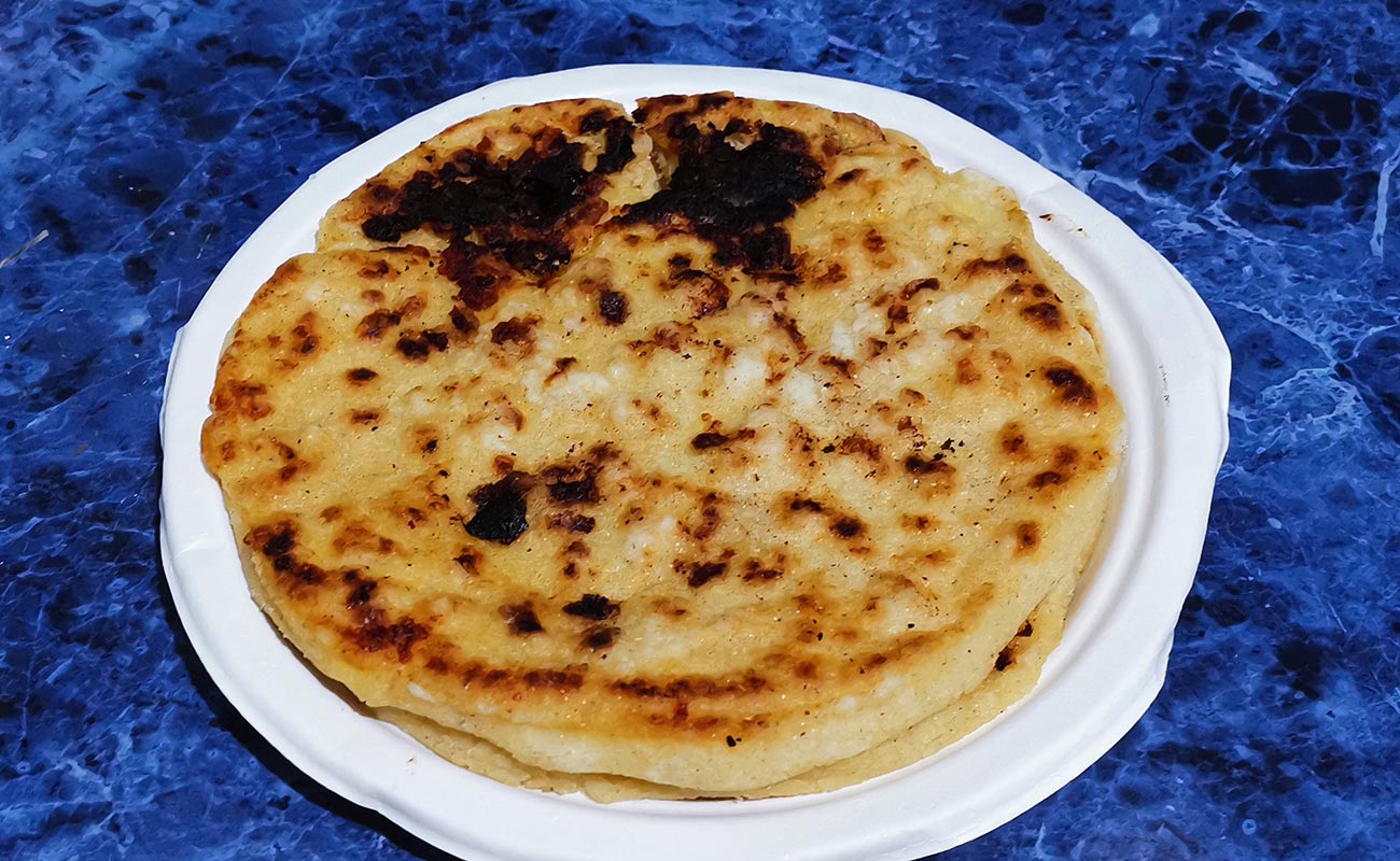 pupusa-grande-con-chicharron-express-pupusas-los-salvadorenos-barrio-la-palma-distrito-san-francisco-canton-heredia-heredia-18062024